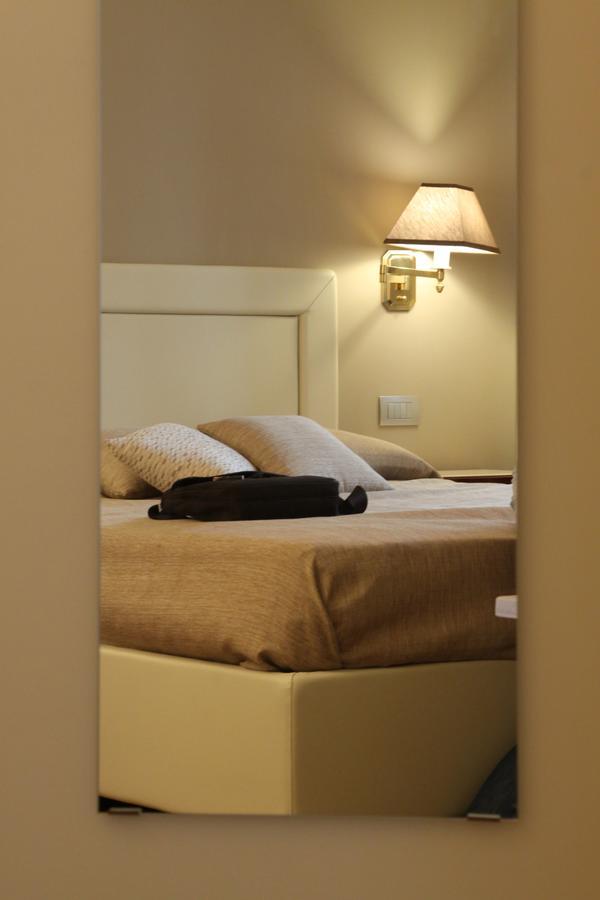 Bronzino House Bed & Breakfast มิลาน ภายนอก รูปภาพ